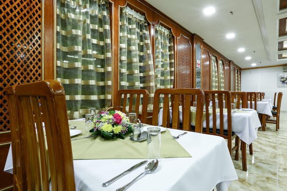 La Villa Suites Hotel Doha Exterior photo